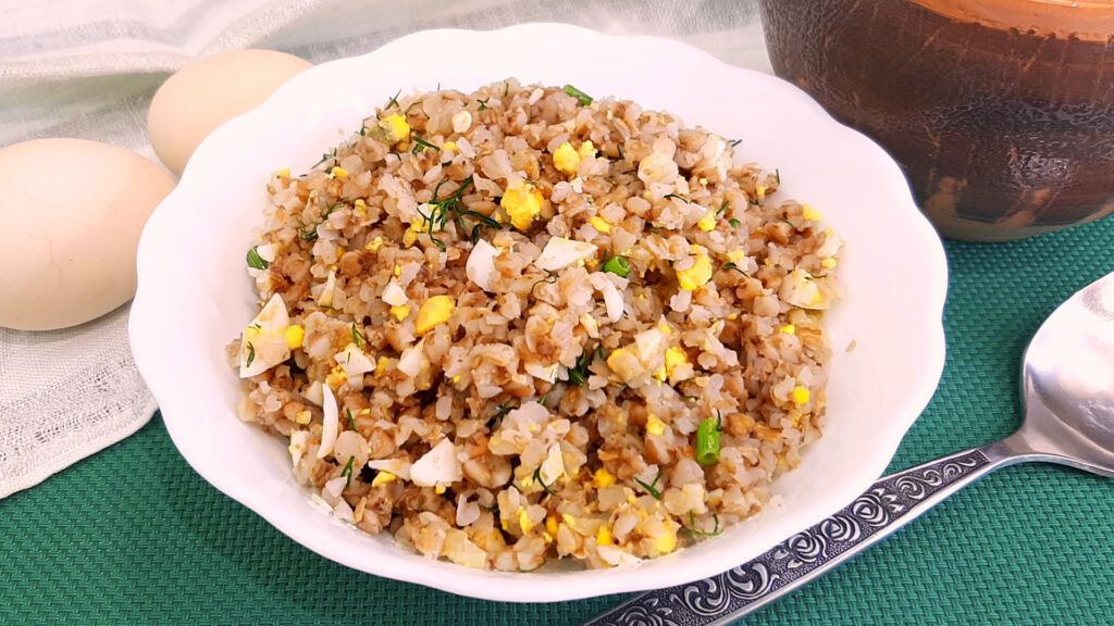 Гречневая каша с яйцом