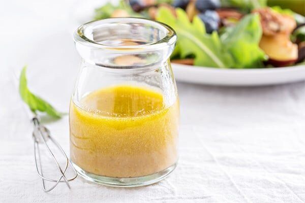 Салатные заправки: 12 оригинальных рецептов для вашего стола