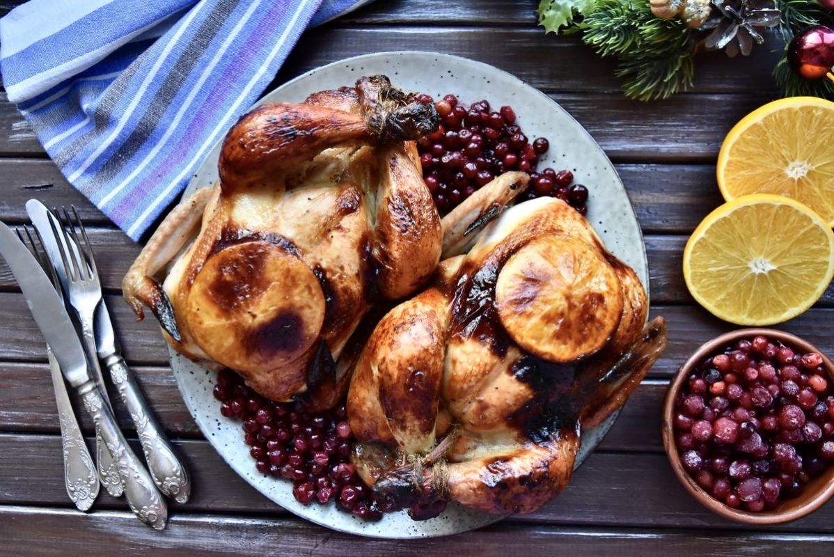 Рождественские цыплята с апельсинами и клюквой