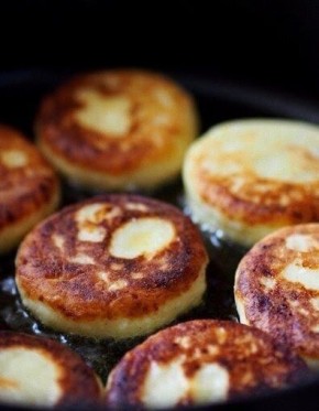 Что влияет на вкус сырников: секреты от экспертов и домашних поваров