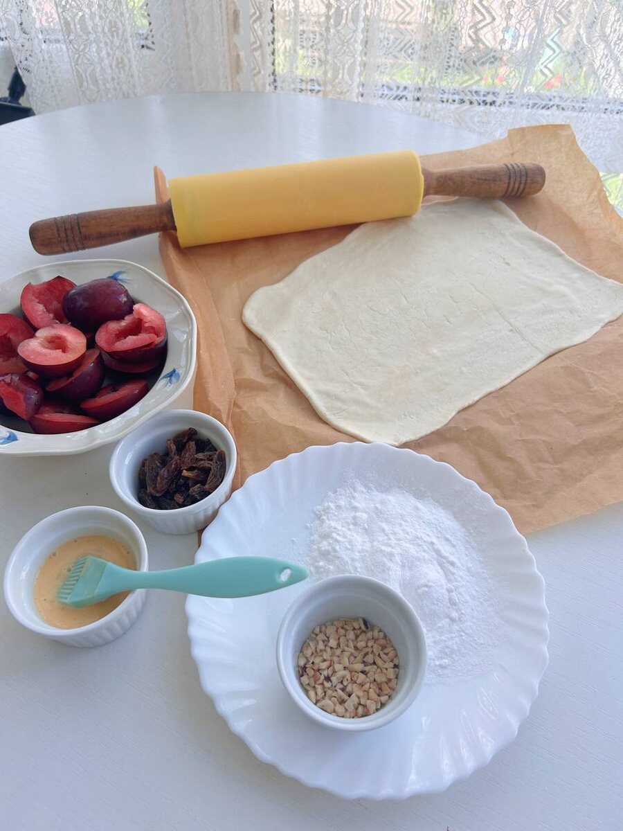 Как приготовить ароматный сливовый штрудель