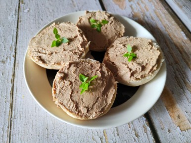 Нежный крем-паштет из куриной печени: простой рецепт для гурманов