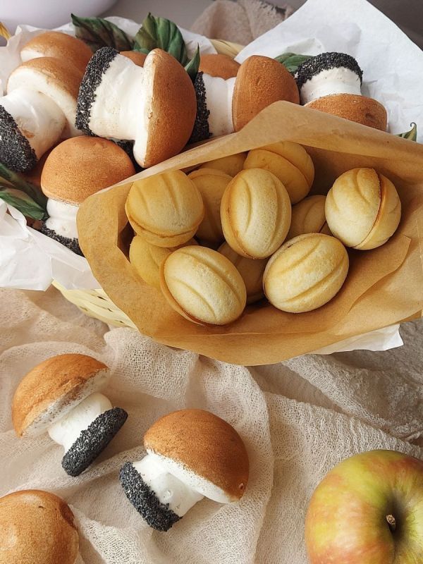 Волшебный десерт: зефирные грибочки и песочные орешки в лакомом лукошке