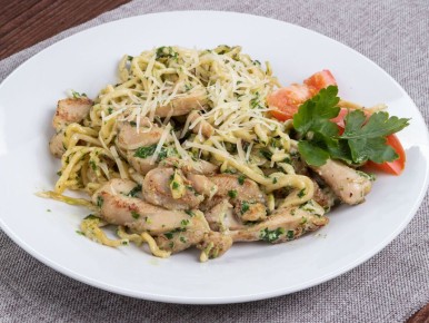 Курица в соусе песто: весенний кулинарный шедевр на вашей кухне