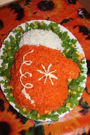 Салат «Рукавичка Деда Мороза»: Праздничный рецепт для вашего стола