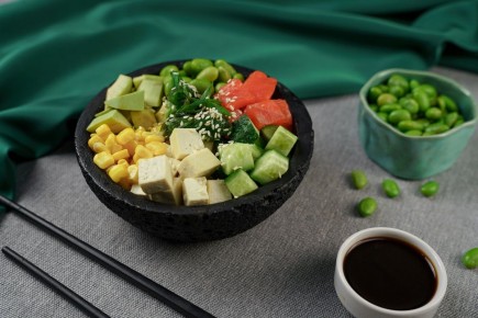 Поке: гастрономическая симфония из Гавайев и Азии