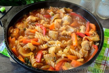 Как быстро и вкусно накормить семью: 5 простых идей с макаронами