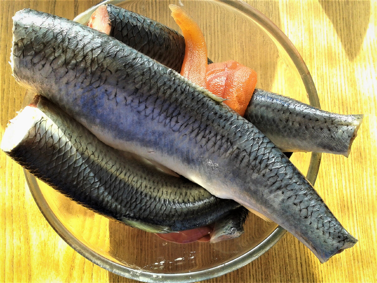 Как сделать малосольную селедку в домашних условиях