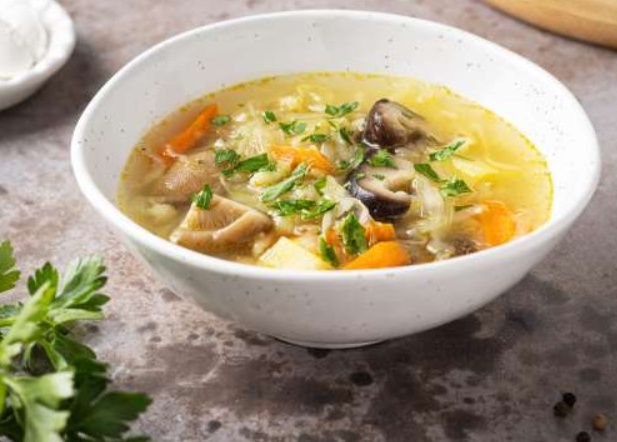 Насладитесь щами по-монастырски: секреты постного супа с грибами
