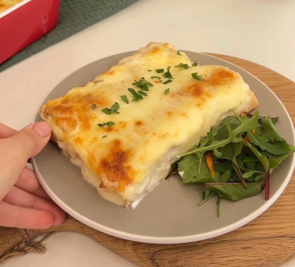 Блины с начинкой по-новому: запеченные с соусом бешамель