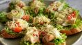 Вкусные брускетты для праздничного стола: три легких рецепта