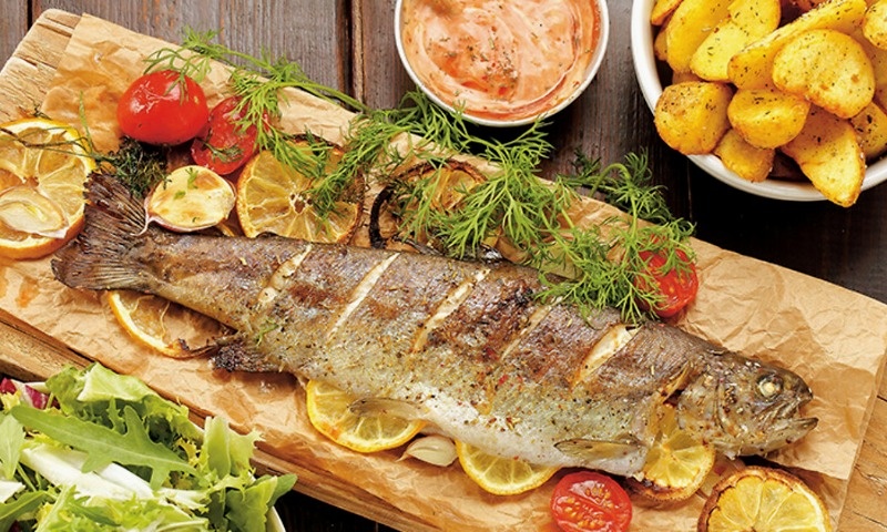 Запеченная форель: деликатес на вашем столе всего за 40 минут