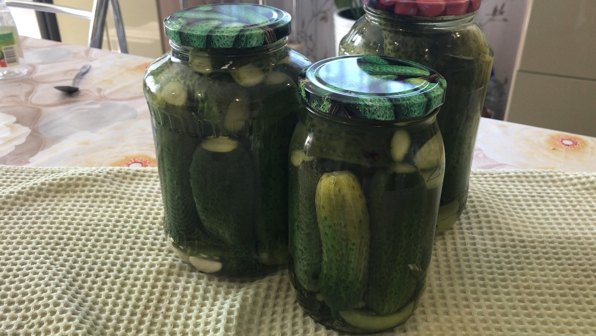 Как замариновать огурцы на зиму: простой и надежный рецепт
