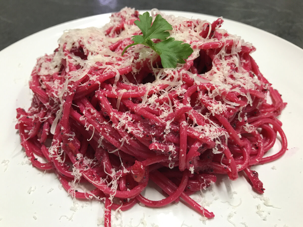 Необычная паста с свеклой и козьим сыром: удивите гостей новыми вкусами