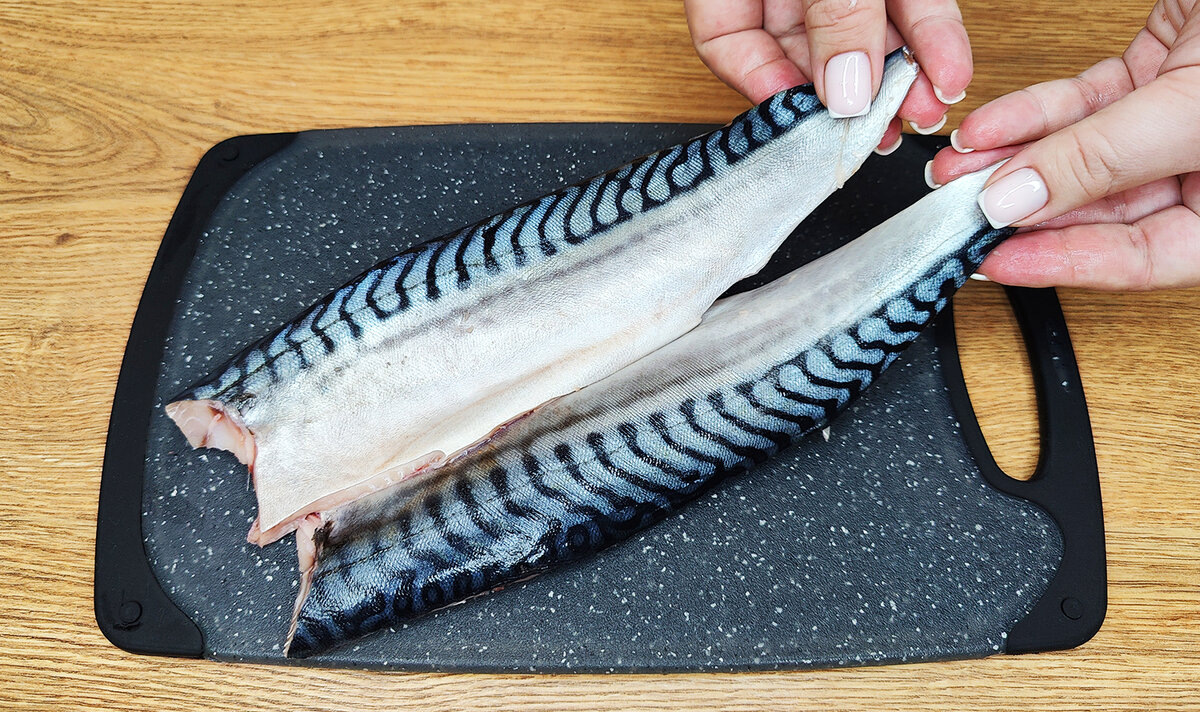 Простой и ароматный рецепт скумбрии, который украсит любой стол