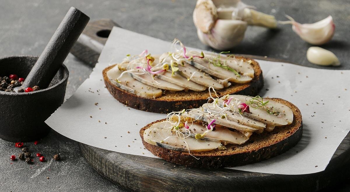 Незабываемая скумбрия: 7 рецептов засолки на любой вкус