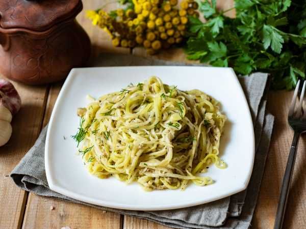 Паста с цуккини и чесноком: быстро и вкусно