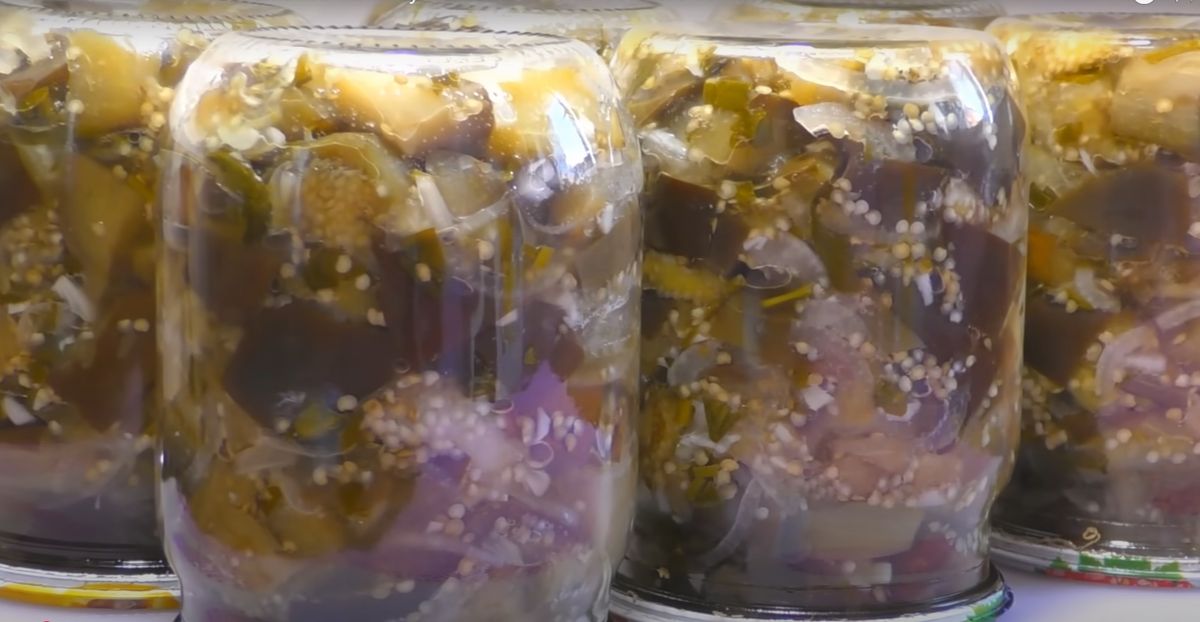 Лучшие рецепты: потрясающий салат с баклажанами на зимние заготовки