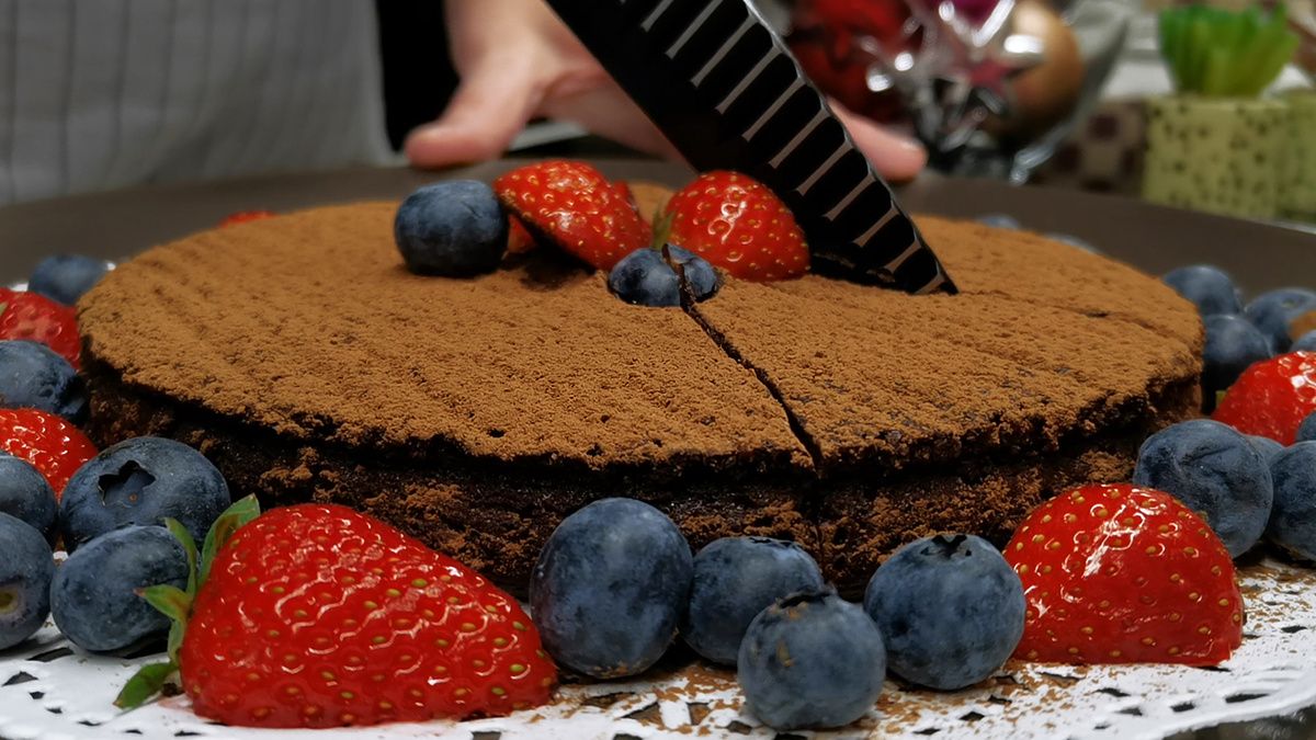 Шоколадный торт трюфель: готовим за час на новый год