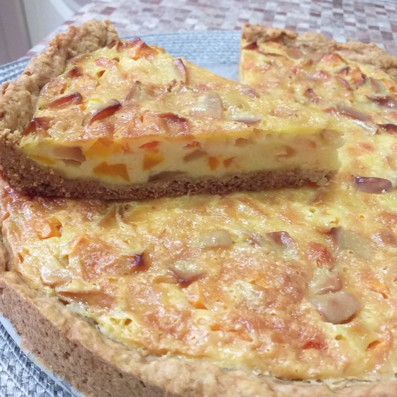 Нежный пирог с тыквой и яблоками: уютный осенний десерт