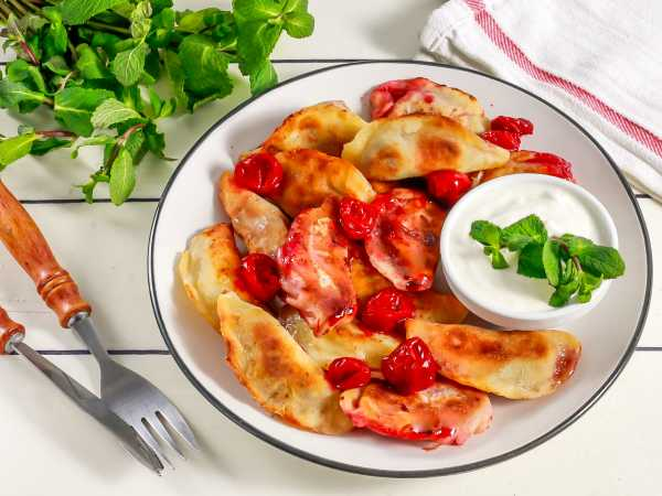 Как приготовить ароматные жареные вареники с вишней для всей семьи