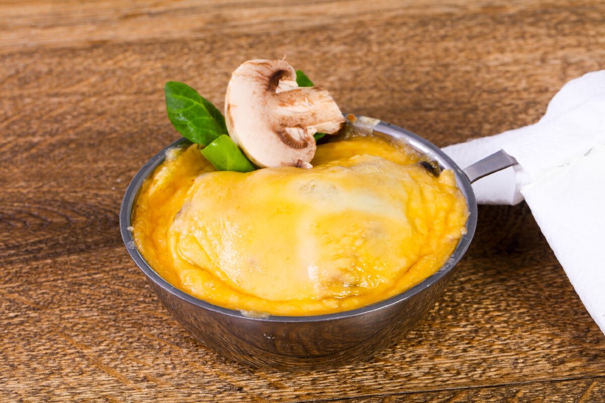 Нежный жульен с курицей и грибами: простой и вкусный рецепт