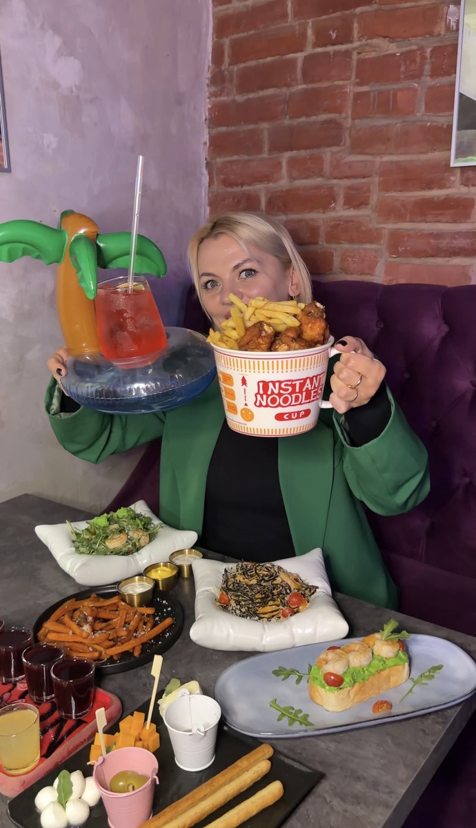 Бар «Настенька»: где розовый гламур встречается с авторскими коктейлями