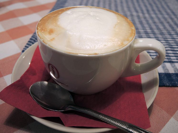 Как кофе влияет на качество сна: мифы и факты