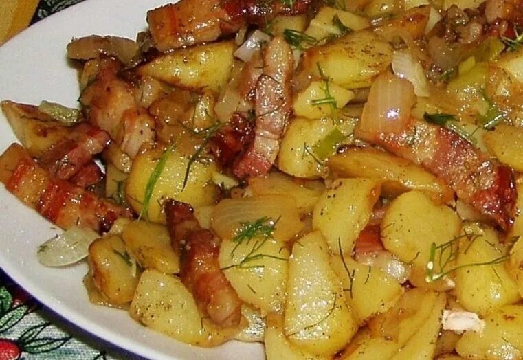 Брутальная жареная картошка: как приготовить сытное блюдо по бабушкиному рецепту