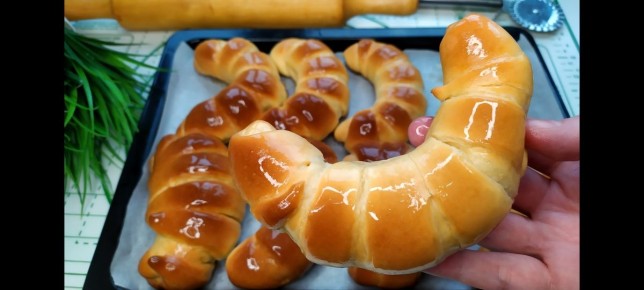 Как сделать рогалики с повидлом: секреты хрущёвского теста