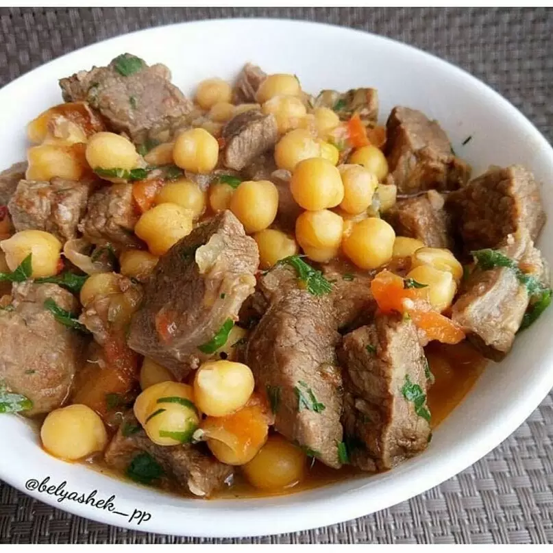 Нежная говядина с нутом: идеальное блюдо для гурманов