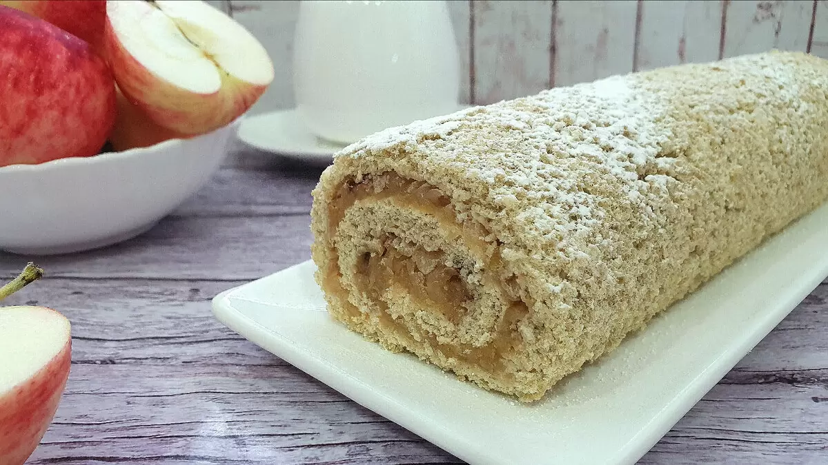 Ароматный диетический рулет с яблоками: простота и вкус в одном десерте
