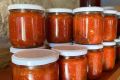 Вкусная и простая заготовка: соус из помидоров с баклажанами на зиму