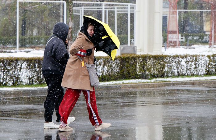 Морозный апрель сильно ударил по бизнесу московских ресторанов с верандами