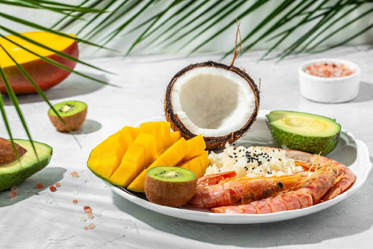 Кокосовые креветки с манго и ананасовым соусом