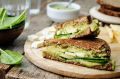 Как сделать овощи вкуснее: три необычных бутерброда с шпинатом и брокколи